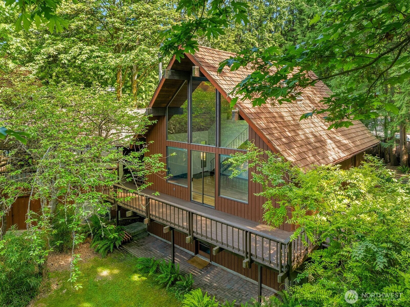 Property Photo: 5709 80th Avenue SE WA 98040