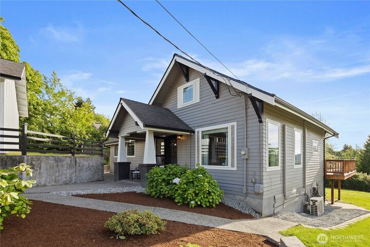 Property Photo:  703  19th Avenue  WA 98354 