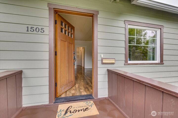 Property Photo: 1505 Lombard Avenue WA 98201