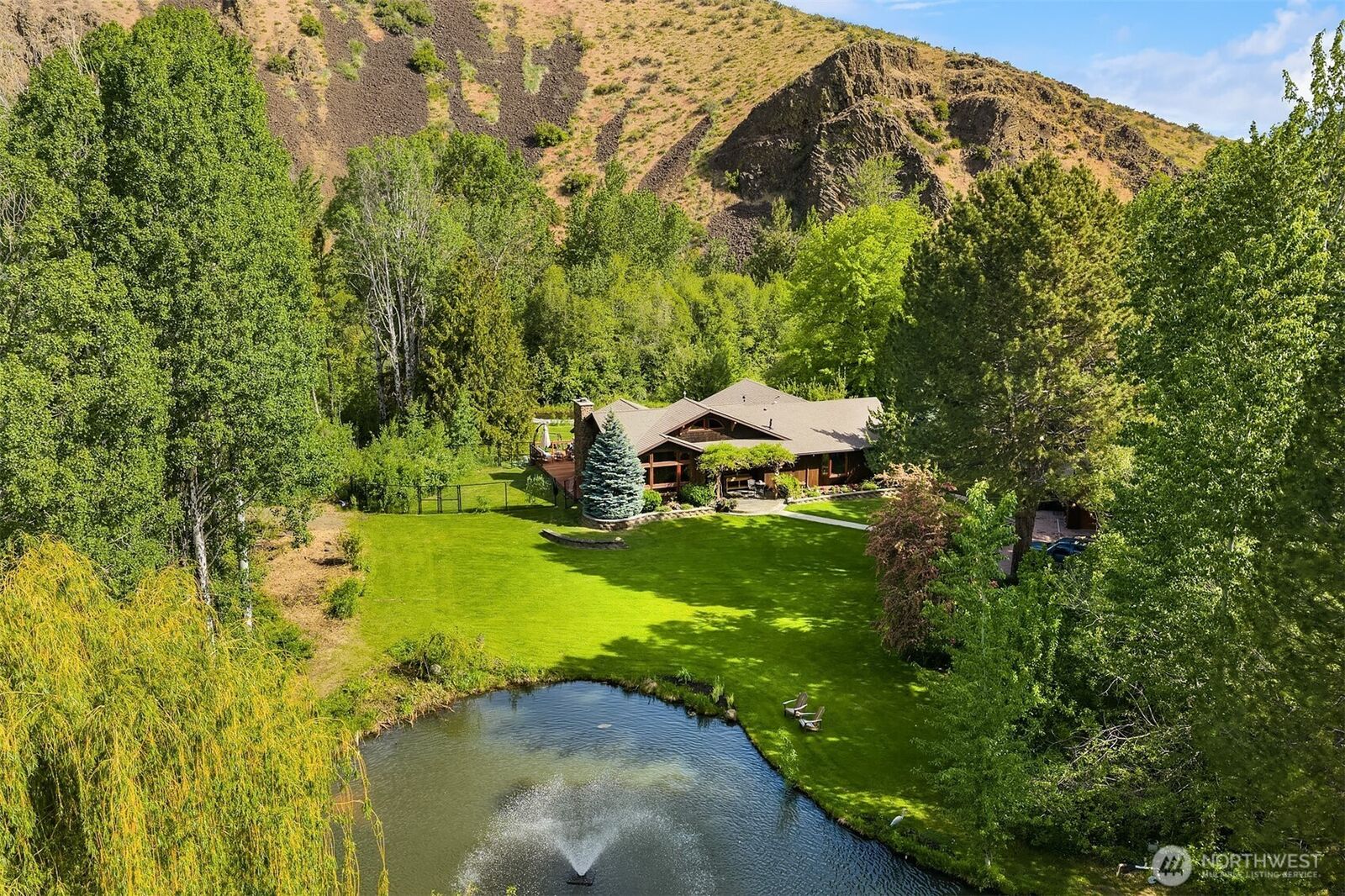 Property Photo: 8501 Manastash Rd WA 98926