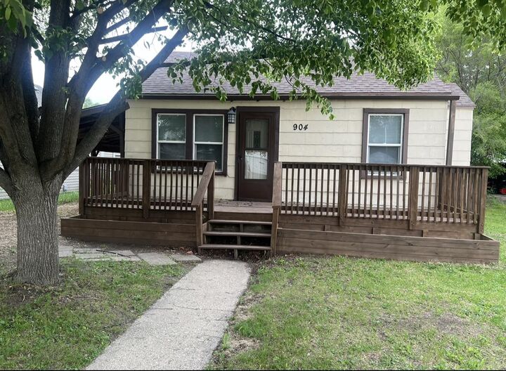 Property Photo:  904 Drexel Boulevard  IL 61115 