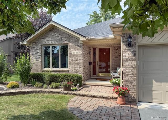 Property Photo:  6821 Carriage Creek Drive  MI 48094 