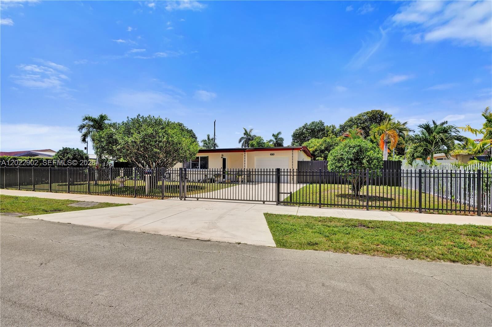 Property Photo:  10730 SW 47th St  FL 33165 