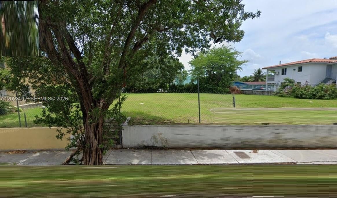 Property Photo:  240 SW 7th Ave  FL 33130 