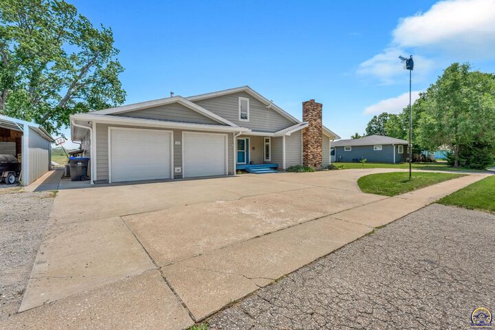 Property Photo:  110 Pearl St  KS 66533 