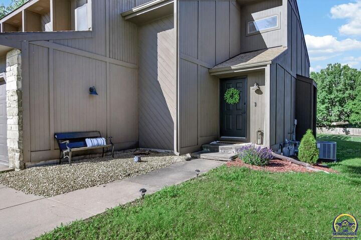 Property Photo:  2231 SW Brandywine Ln  KS 66614 
