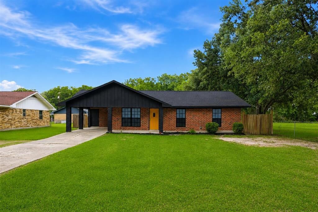 Property Photo:  1406 Guillory Drive  LA 70648 