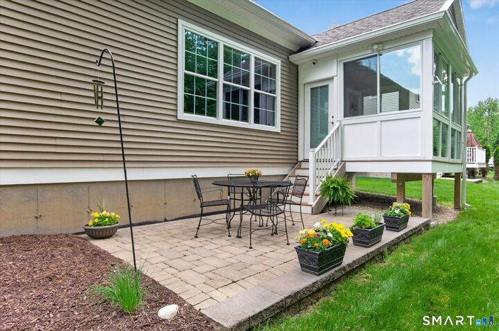 Property Photo:  8 Carson Way  CT 06070 