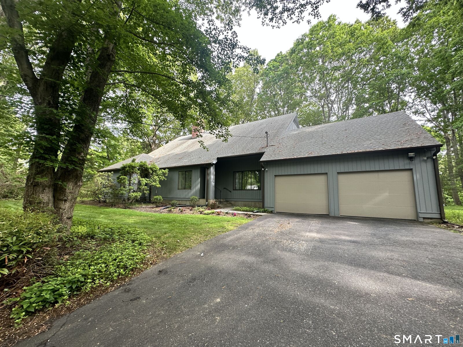 Property Photo:  110 Wedgewood Drive  CT 06612 