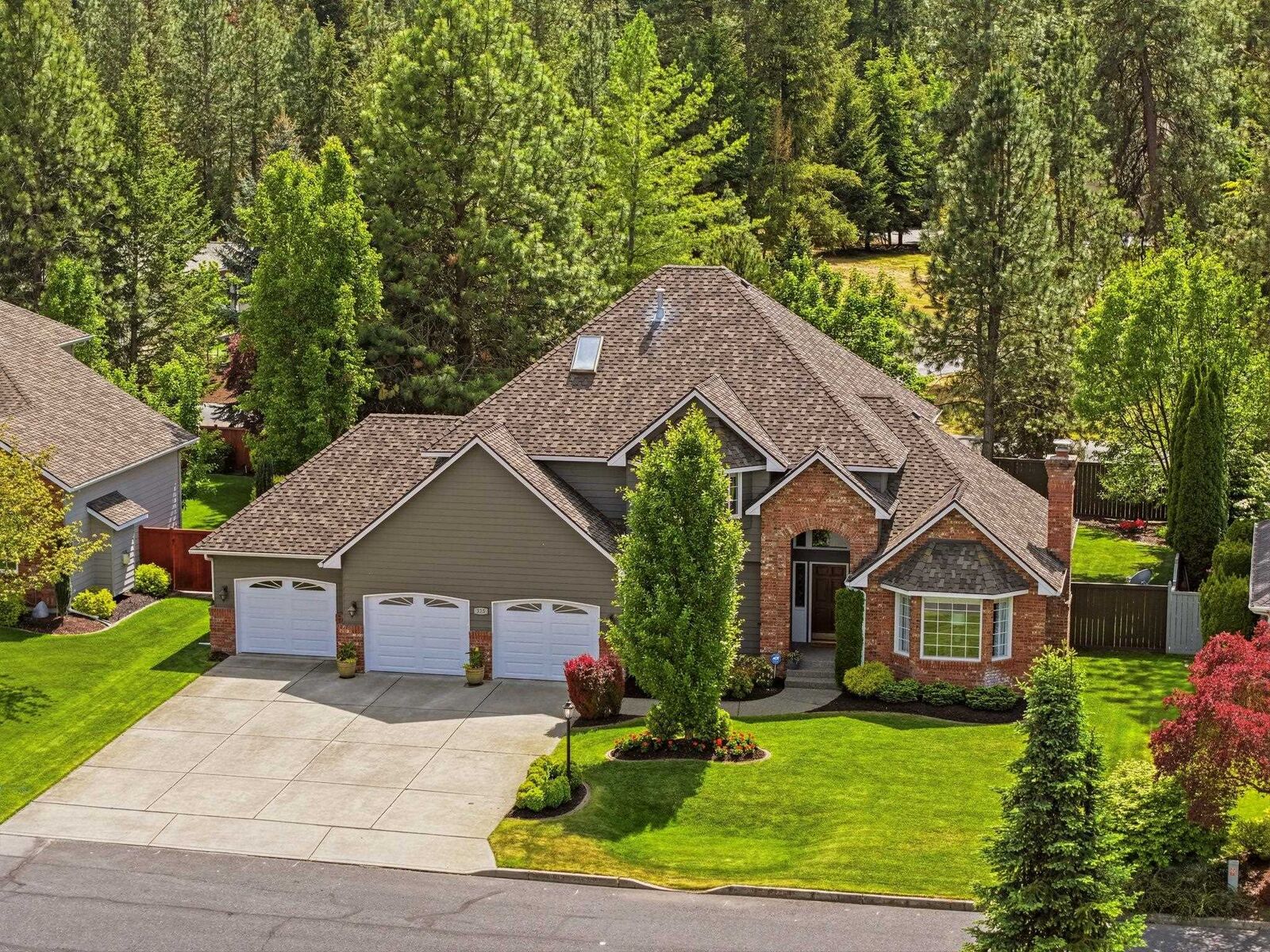 Property Photo:  325 W Charlton Ave  WA 99208 