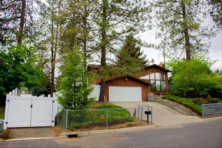Property Photo:  13319 N Emilee Ct  WA 99021 
