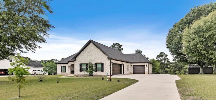 Property Photo:  576 S County Road 33  AL 36312 
