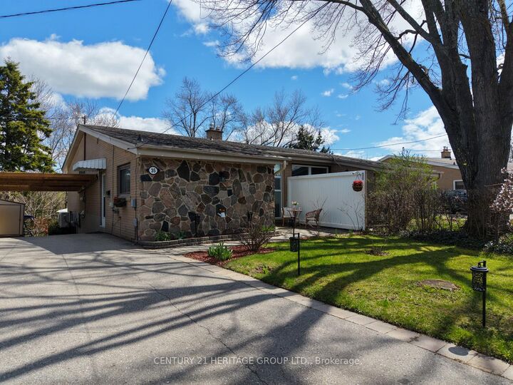 Property Photo: 35 Jasper Drive ON L4G 3B6
