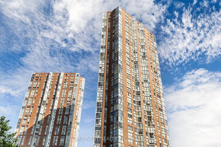 Property Photo: 5 Concorde Place 1302 ON M3C 3M8
