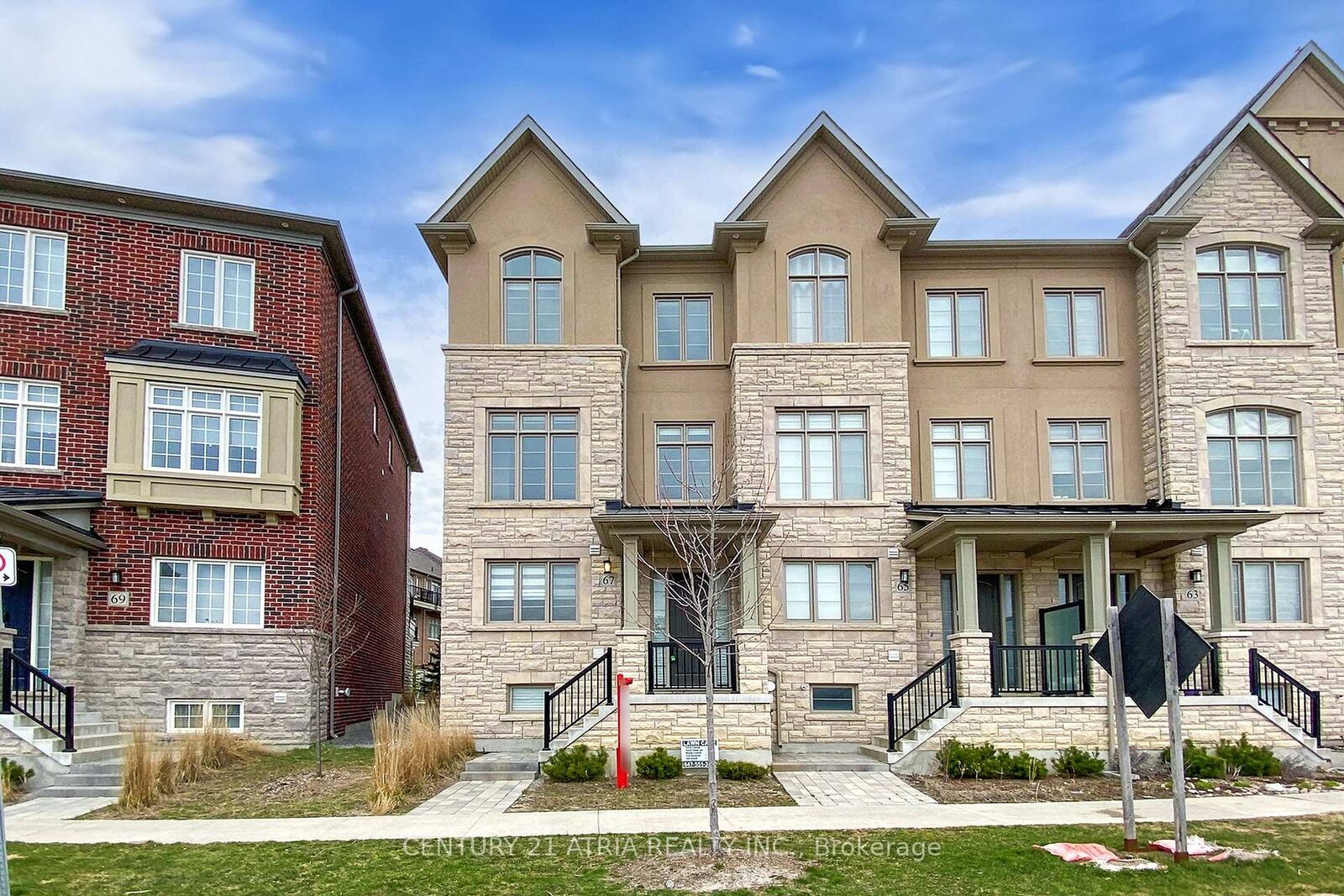 Property Photo: 67 Yorkton Boulevard ON L6C 0Y8