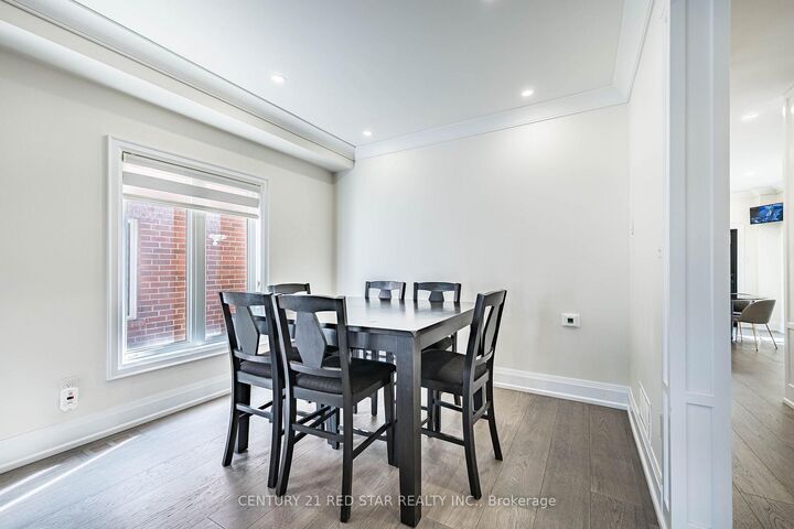 Property Photo: 396 Derrydale Drive ON L5W 0E1