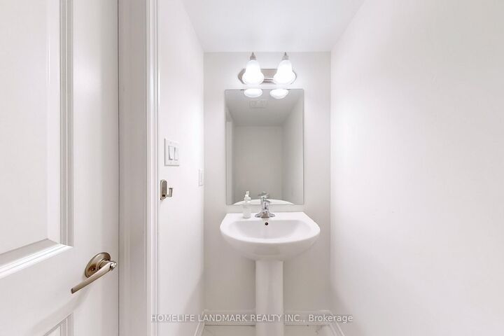 2 Reid Avenue N — photo 1