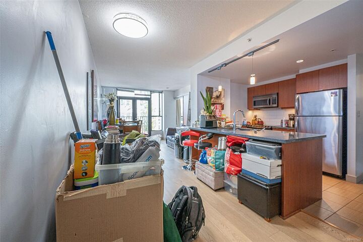 Property Photo: 760 Johnson St 311 BC V8W 1N1