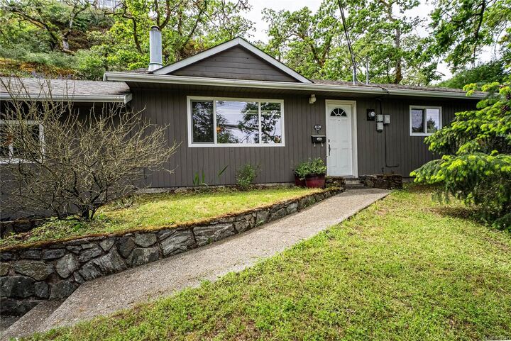 4120 Quadra St — photo 1