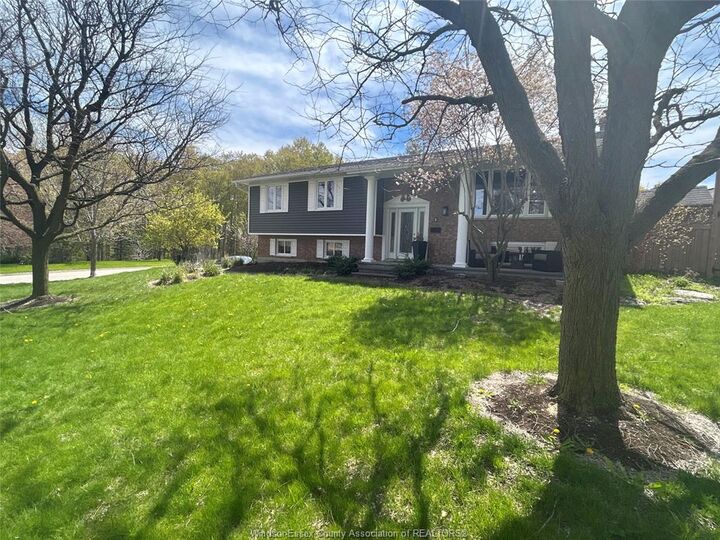 Property Photo: 1 Sunset Place ON N3B 3E2