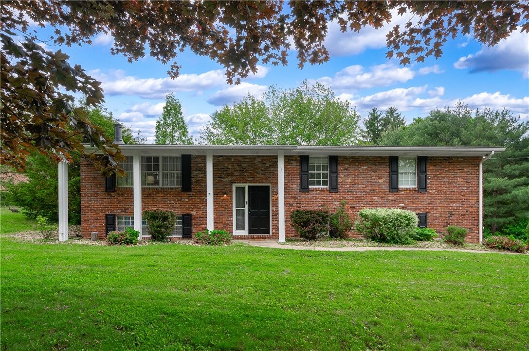 Property Photo:  400 Cherokee  PA 16001 