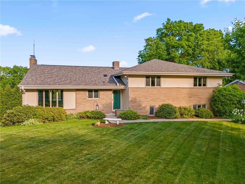 Property Photo:  2635 Fairgreen Drive  PA 15241 
