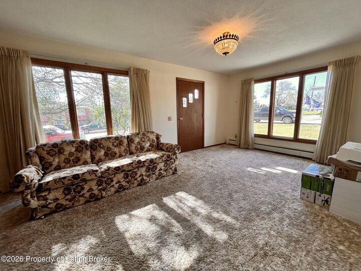Property Photo:  212 7th Avenue NW  ND 58623 
