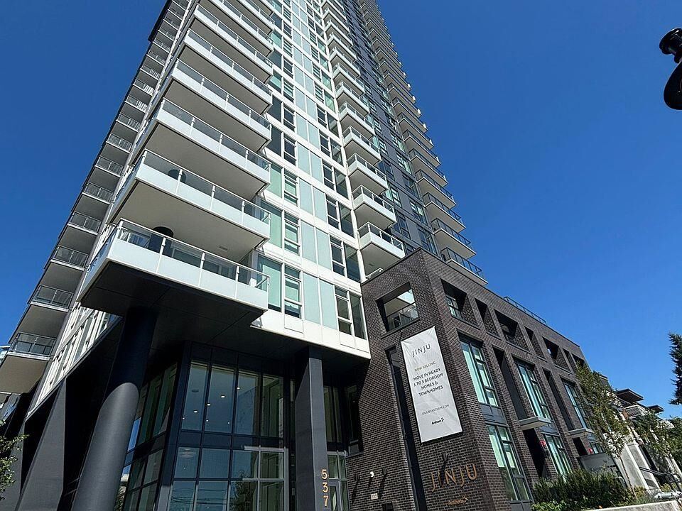 Property Photo: 537 Cottonwood Avenue 1503 BC V3J 0S4