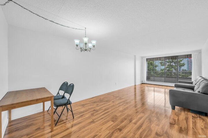 Property Photo:  6595 Willingdon Avenue 1104  BC V5H 4E5 