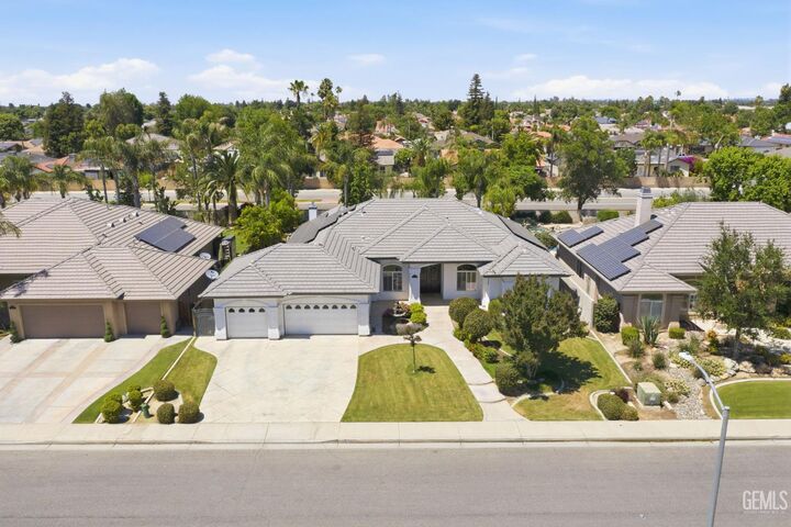 Property Photo:  13910 Reserve Court  CA 93314 