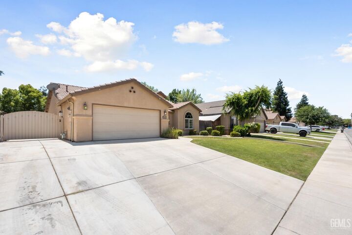 Property Photo: 11315 Pacific Shores Drive CA 93312