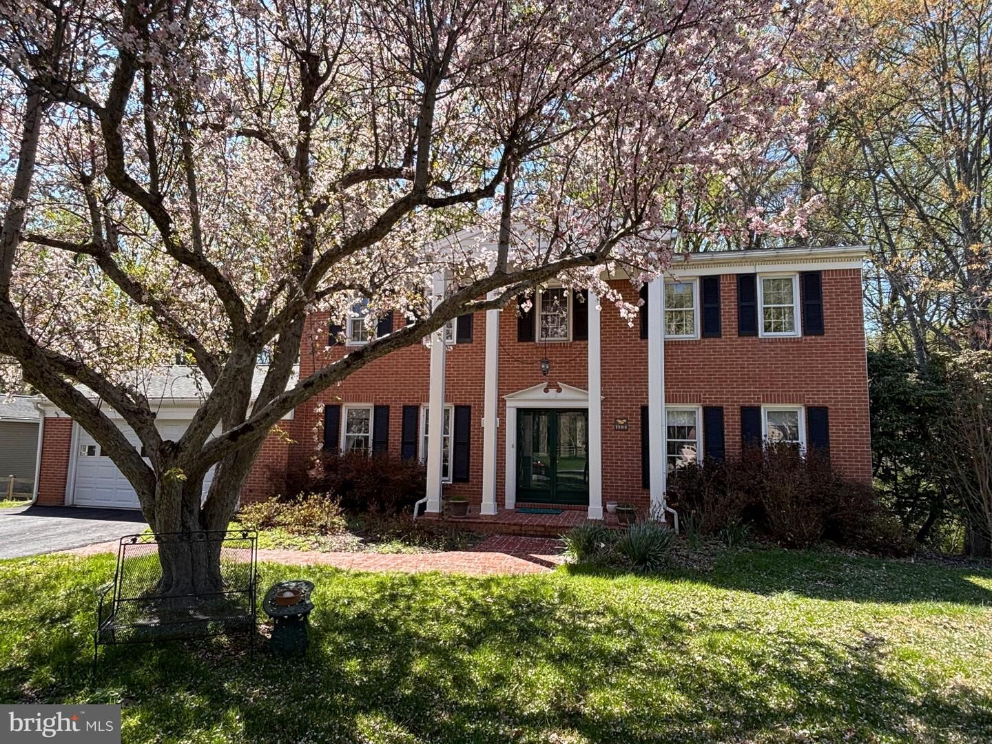 Property Photo:  5076 Lake Circle W  MD 21044 