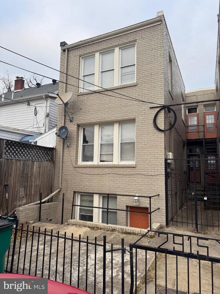 Property Photo:  2915 Pennsylvania Avenue SE  DC 20020 