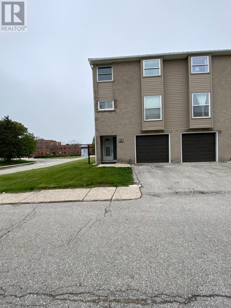 Property Photo: 6 Philip Place 6 ON N2Z 2E6