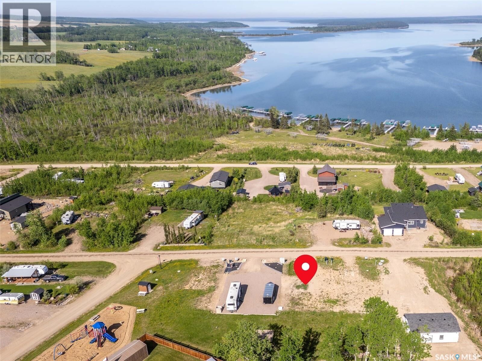 Property Photo:  915 Diamond Willow Drive  SK S0M 1A0 