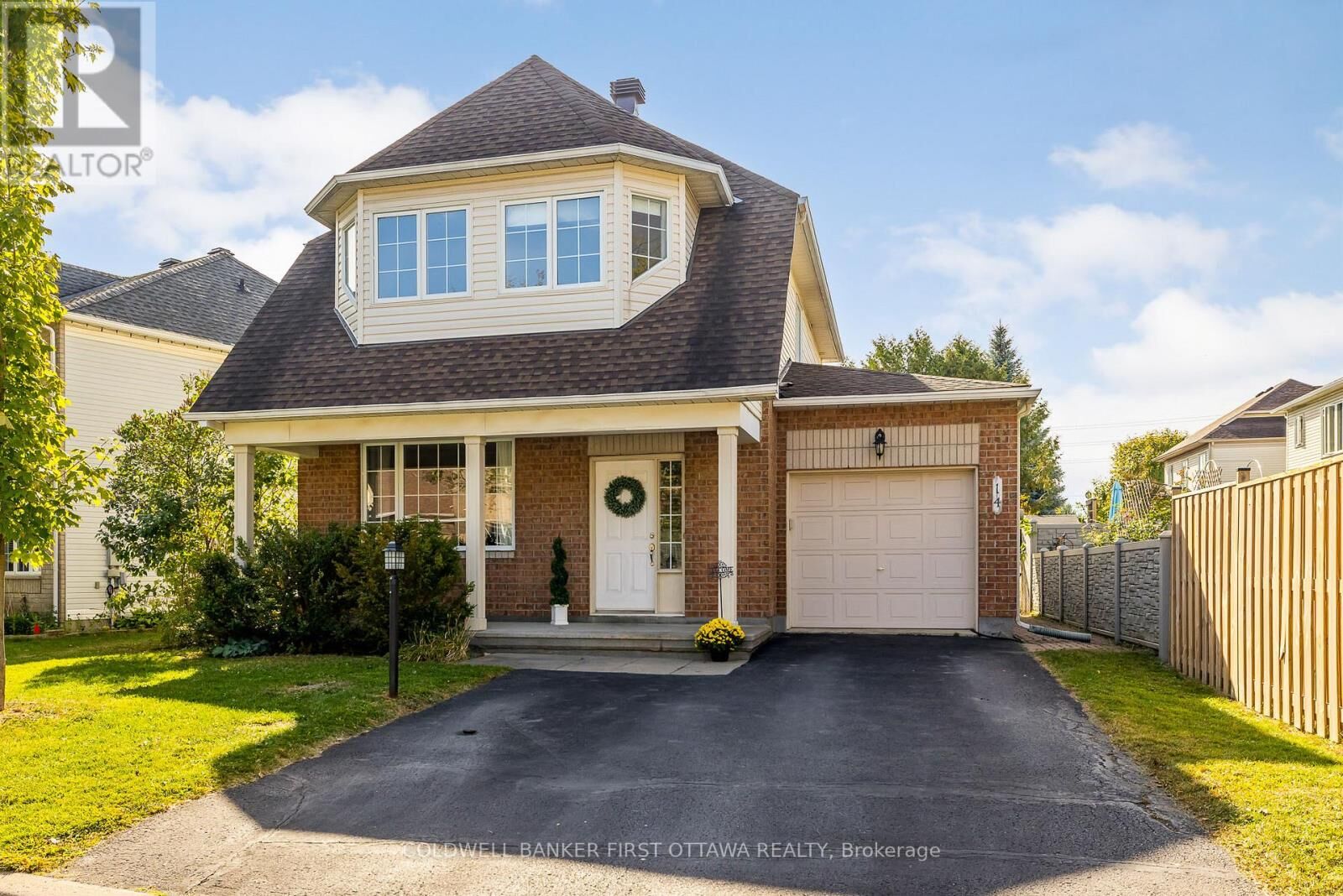 Property Photo: 14 Vistapointe Drive ON K2G 6N5