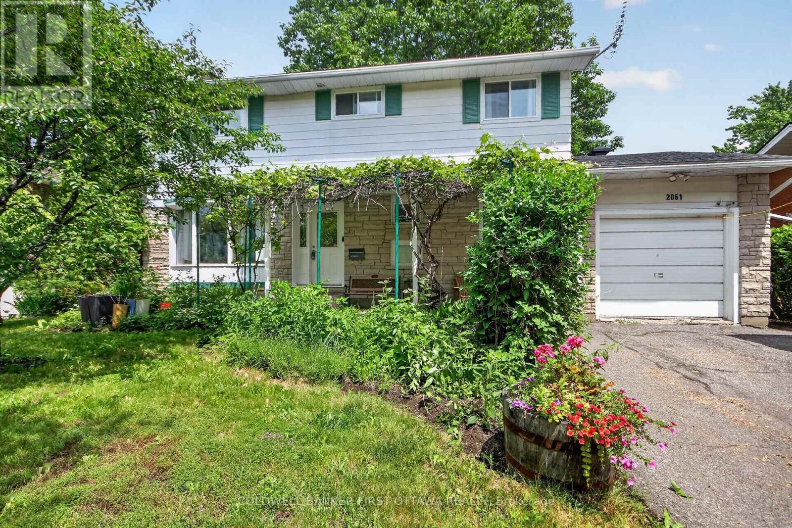 Property Photo: 2061 Balharrie Avenue ON K1G 1G2