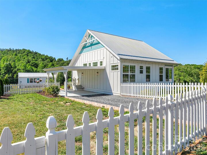 Property Photo:  150 Brilliant Sky Road  NC 28766 