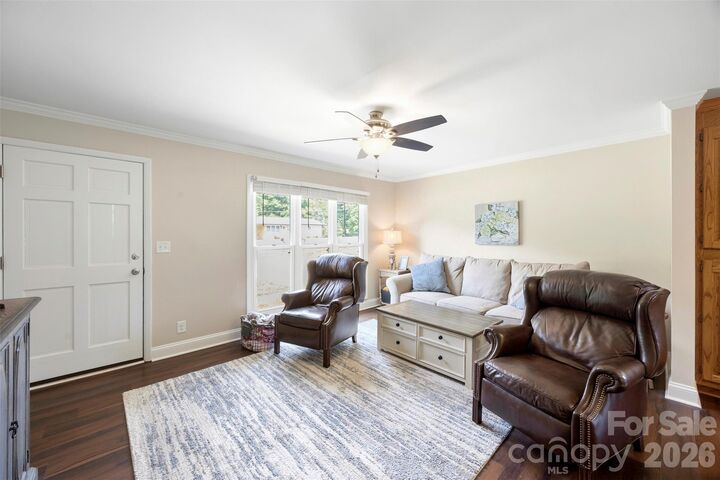 Property Photo: 2109 Hollandale Drive NC 28054