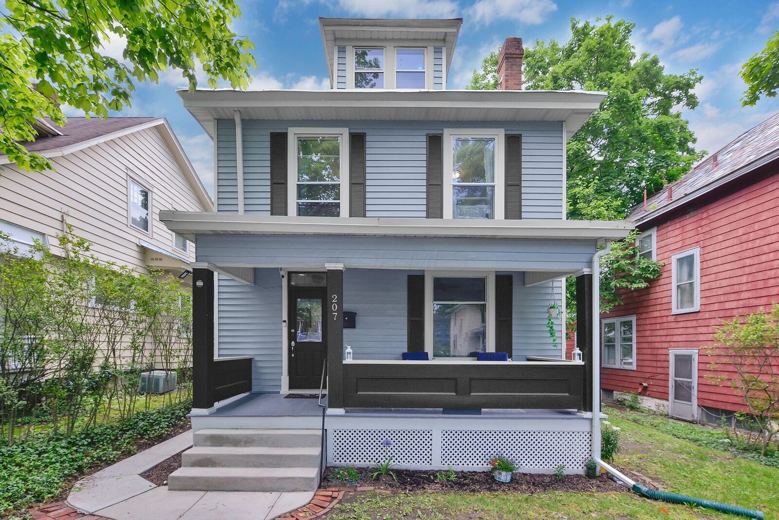 Property Photo: 207 E Oakland Avenue OH 43201