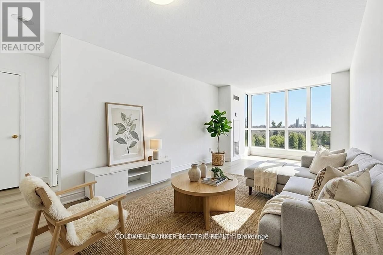 Property Photo: 2550 Lawrence Avenue East 815 ON M1P 4Z3