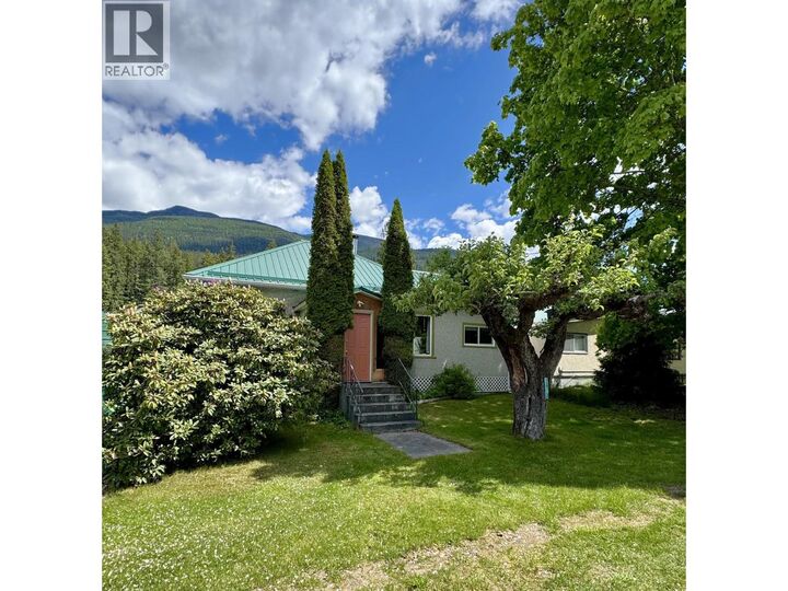 Property Photo:  1410 Eastman Avenue  BC V0B 2B0 