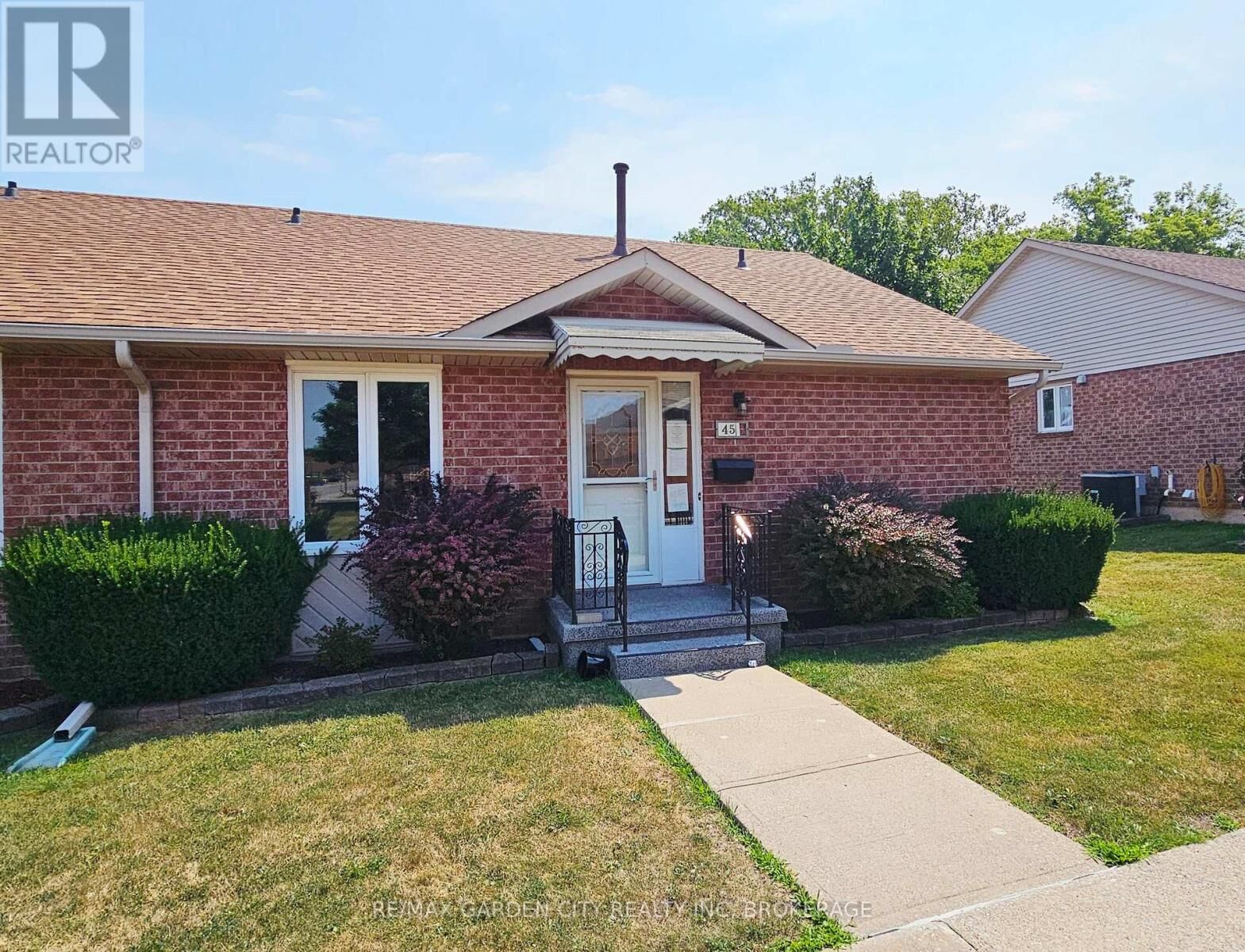 Property Photo: 122 Bunting Road 45 ON L2P 3X7