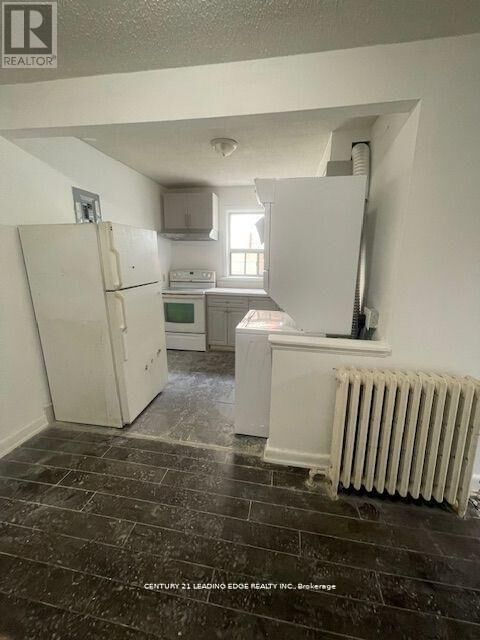 Property Photo: 1516 Eglinton Avenue West Apt 2 ON M6E 2G8