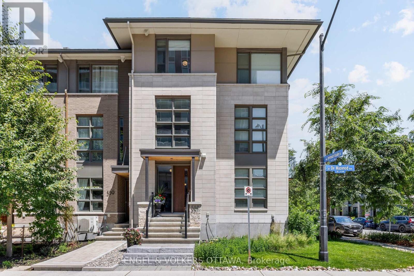 Property Photo:  537 De Mazenod Avenue  ON K1S 5H3 
