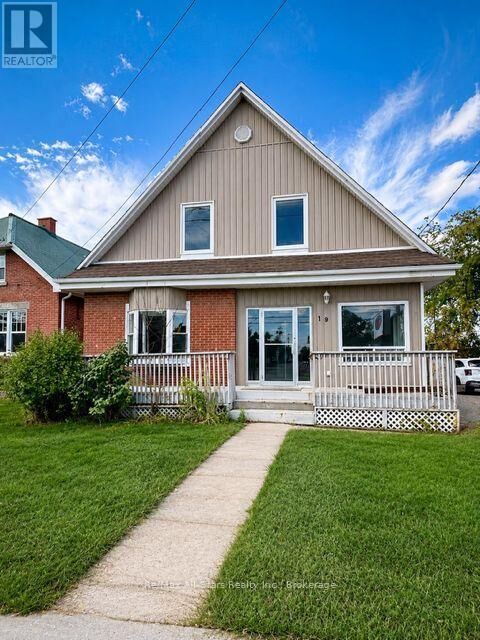 Property Photo: 18 Lindsay Street ON K0M 1N0