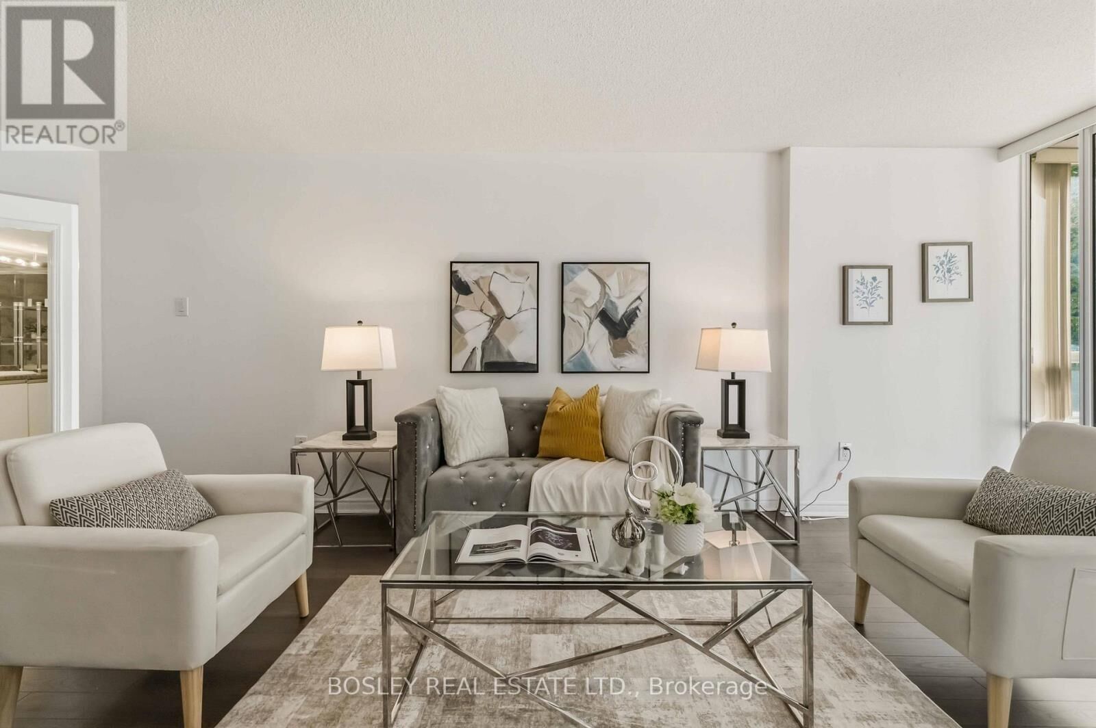 Property Photo:  7250 Yonge Street 206  ON L4J 7X1 