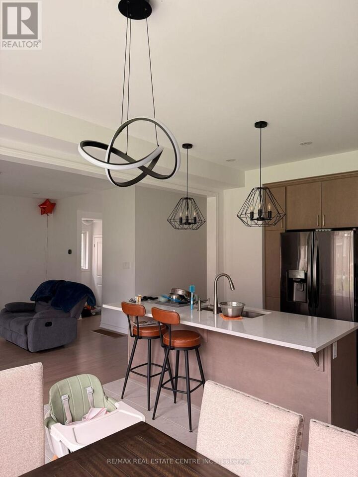 Property Photo:  350 Madelaine Drive South  ON L9J 0Y9 