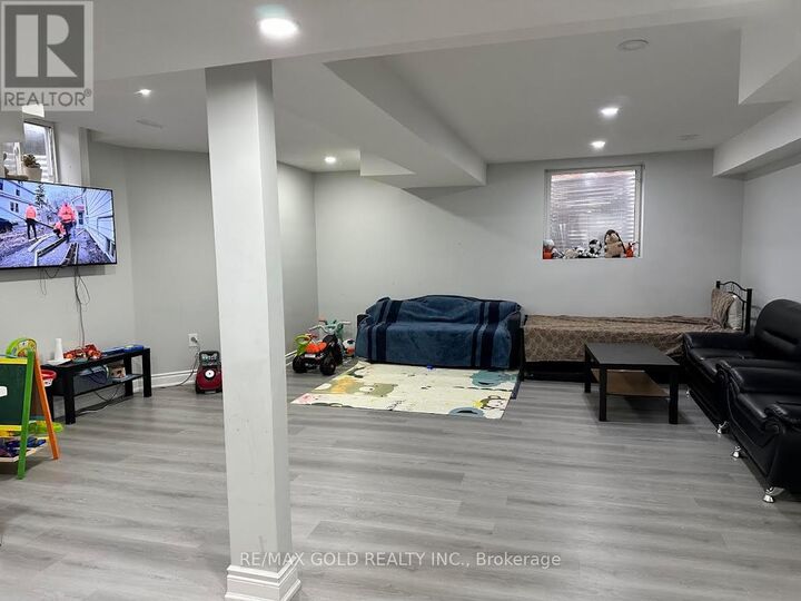 Property Photo: 73 Snow Leopard Court ON L6R 2L7
