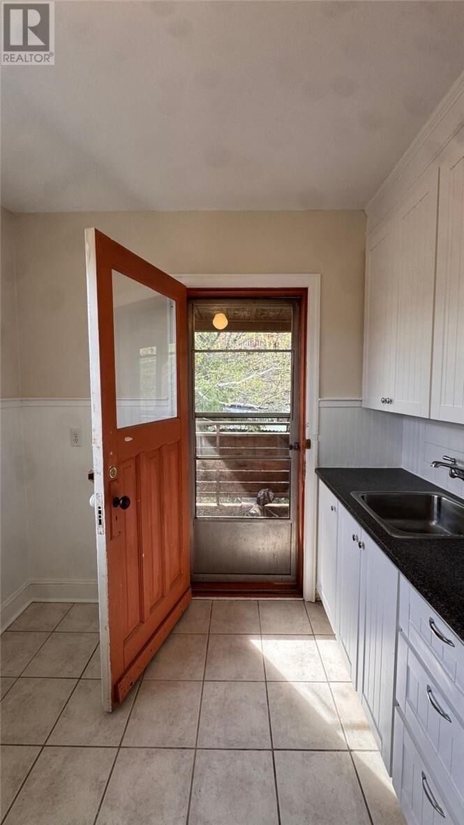 Property Photo:  105 Riverside Unit# 4  ON P3E 1G7 
